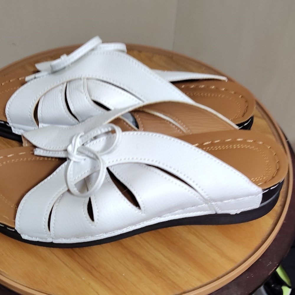 Stylish White Women's Sandals - Picture 4 of 8